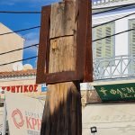 Γλυπτό Κοντοβράκη στην ψαραγορά της Αίγινας