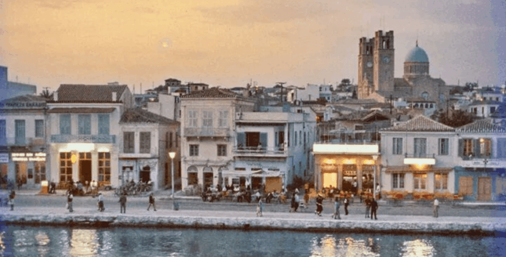 ΑΙΑΚΕΙΟΝ: Η ιστορία μιας οικογένειας που ταυτίστηκε με την Αίγινα 1 ΑΙΑΚΕΙΟΝ: Η ιστορία μιας οικογένειας που ταυτίστηκε με την Αίγινα 1
